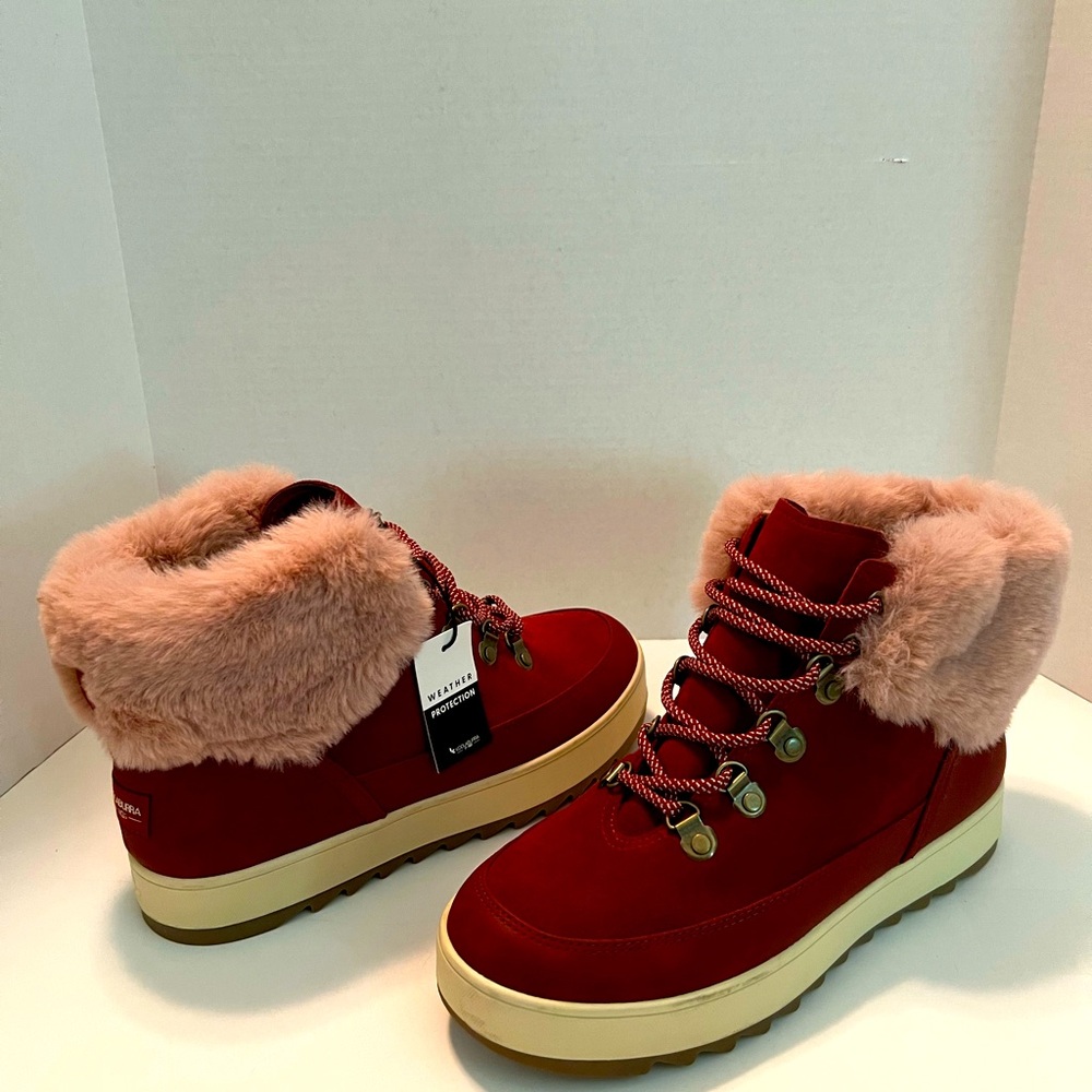 UGG Women’s Size 9 TYNLEE SNOW BOOT